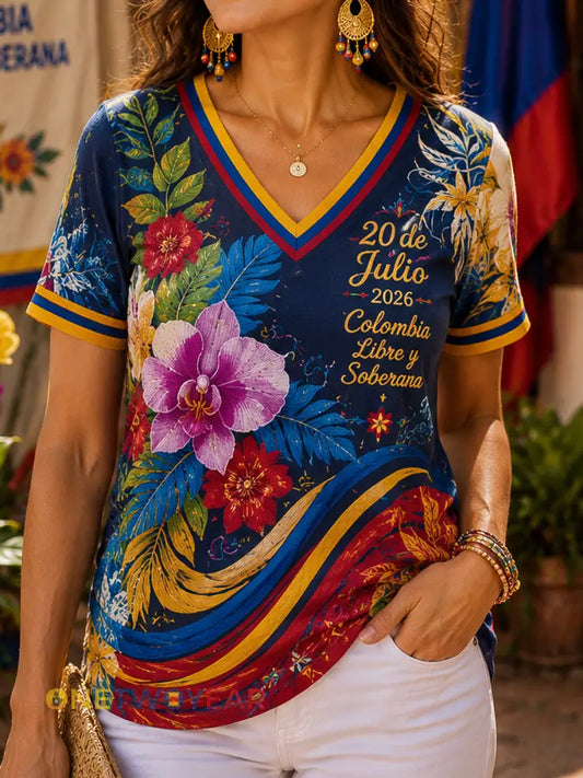 Colombian Independence Day Orquídea Camiseta cuello en V - como imagen / S